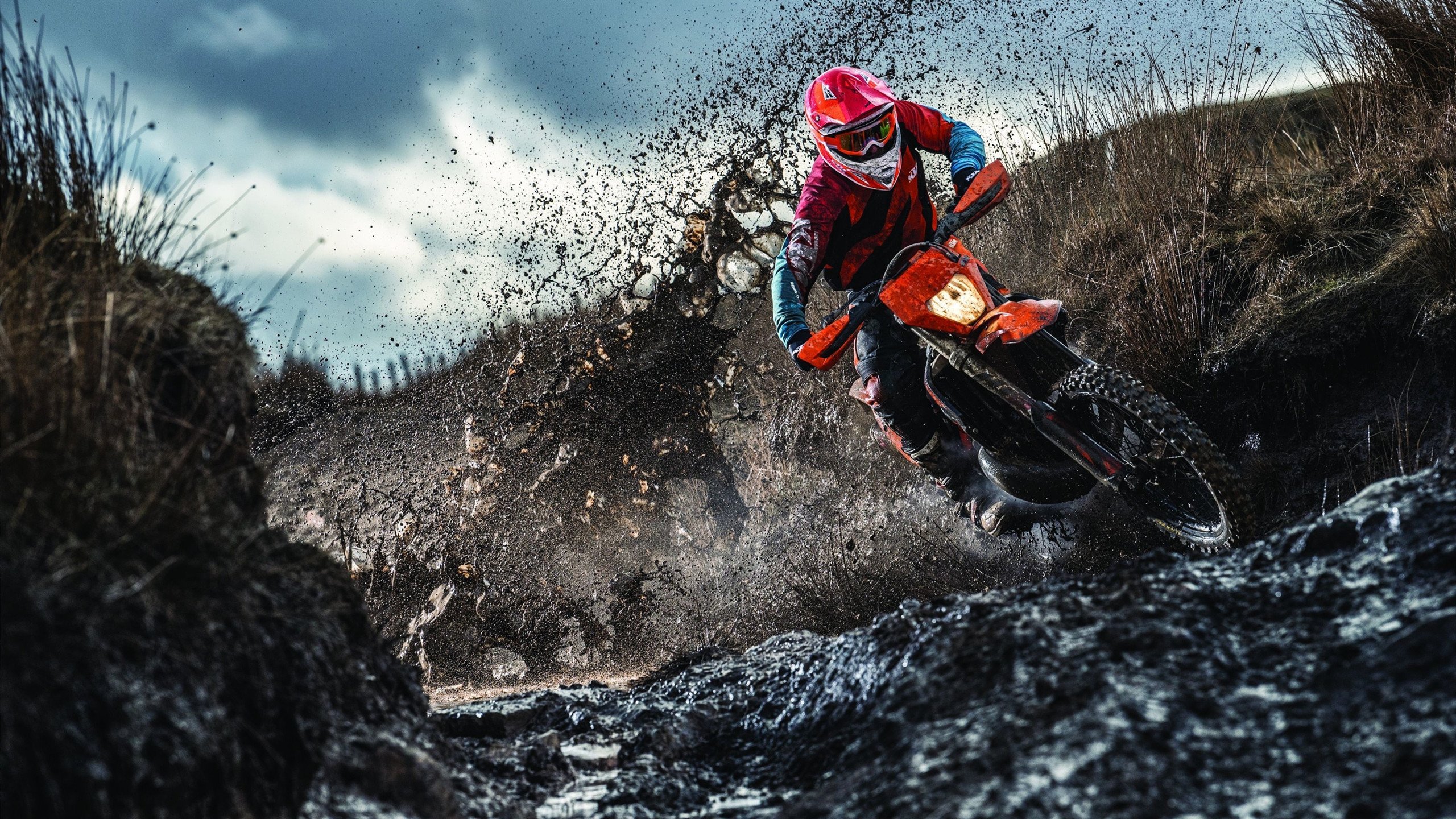 米兰电竞平台-“东安湖赛场跑酷：惊险跃升，挑战极限障碍”